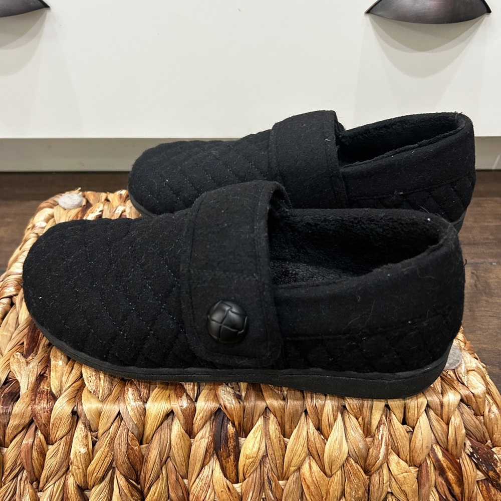 Vionic Black Quilted Slippers Womens size 9